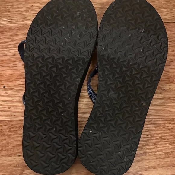 Teva Women's Olowahu Flip-Flop in Palms Indigo Size 7 - Picture 3 of 3